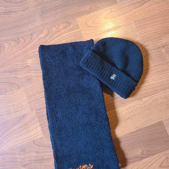 Hooters black unisex scarf and beanie set - Picture 10 of 14
